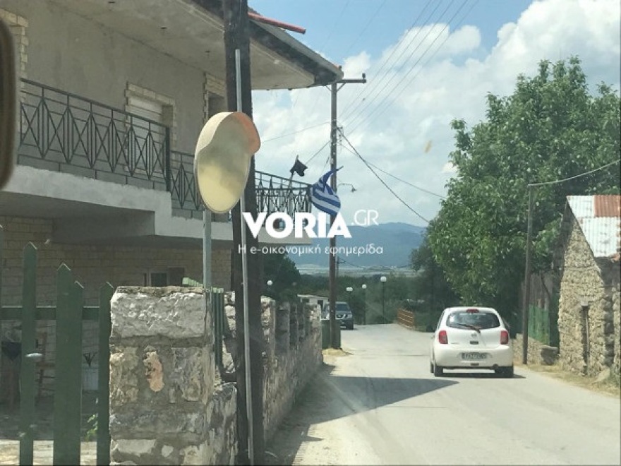 Βίντεο: Πένθιμα χτυπούσαν οι καμπάνες στους Ψαράδες για τη συμφωνία με την ΠΓΔΜ