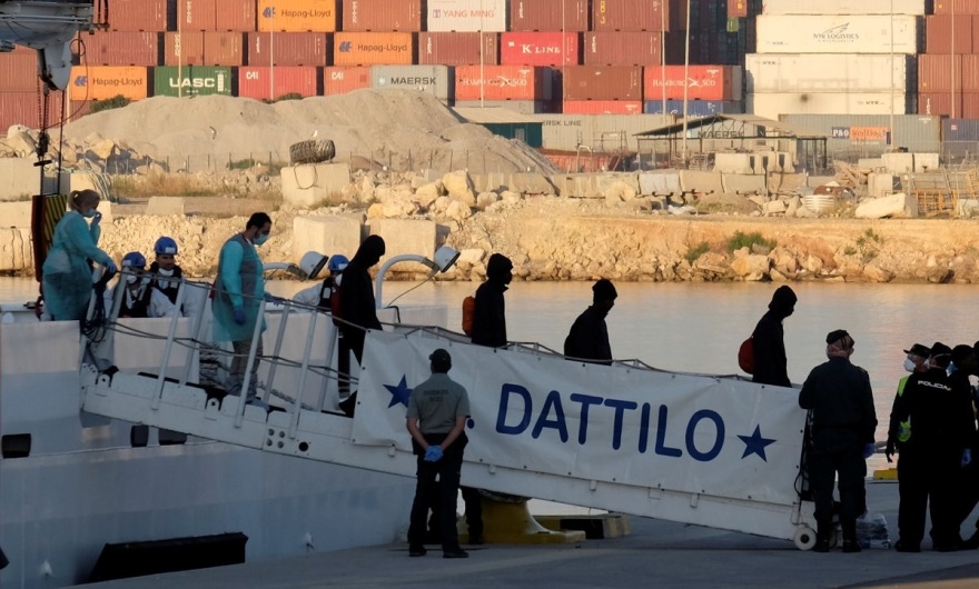 Ισπανία: Στη Βαλένθια έληξε η «Οδύσσεια» των μεταναστών του Αquarius 
