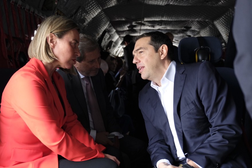 Υπεγράφη η συμφωνία στις Πρέσπες εν μέσω λαϊκής οργής - Μακεδόνες αποκάλεσε τον λαό του ο Ζάεφ