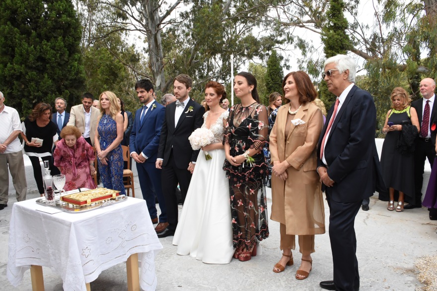 Φωτογραφίες: Η Έλλη Στάη πάντρεψε τον μοναχογιό της 