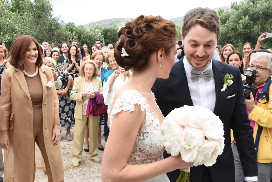 Φωτογραφίες: Η Έλλη Στάη πάντρεψε τον μοναχογιό της 