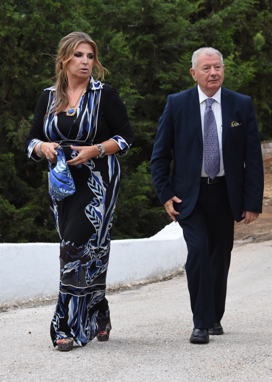 Φωτογραφίες: Η Έλλη Στάη πάντρεψε τον μοναχογιό της 