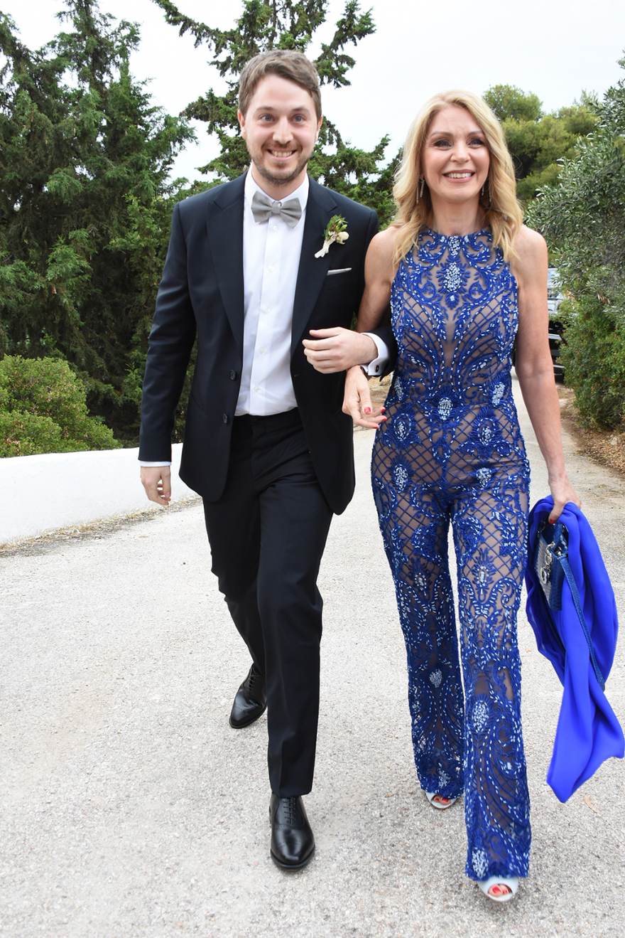 Φωτογραφίες: Η Έλλη Στάη πάντρεψε τον μοναχογιό της 