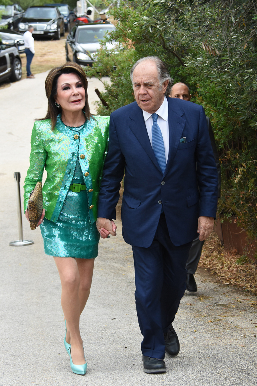 Φωτογραφίες: Η Έλλη Στάη πάντρεψε τον μοναχογιό της 