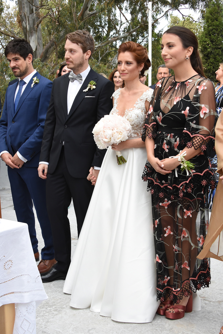 Φωτογραφίες: Η Έλλη Στάη πάντρεψε τον μοναχογιό της 