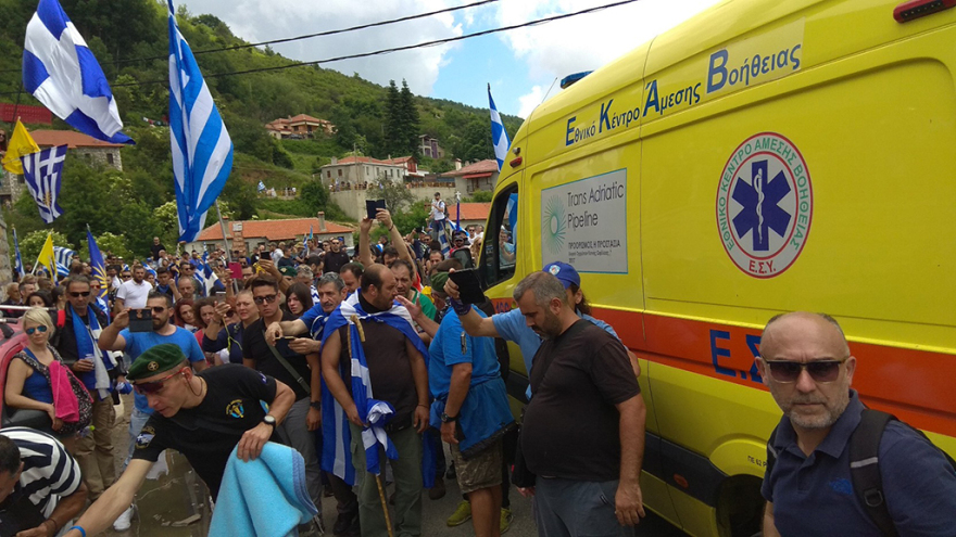 Σοβαρά επεισόδια στο Πισοδέρι: Έπνιξαν το χωριό στα δακρυγόνα - Τουλάχιστον 16 τραυματίες