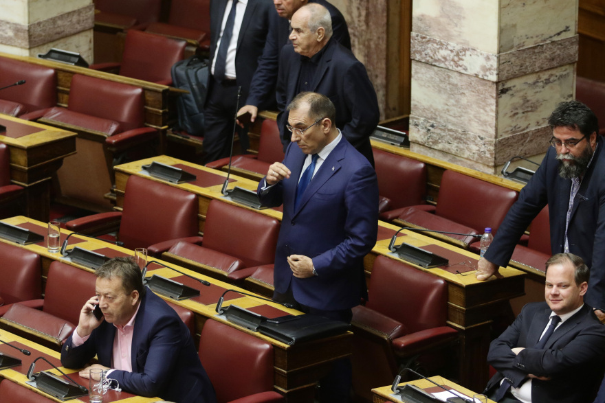Καταψήφισε την κυβέρνηση ο βουλευτής Δημήτρης Καμμένος - Διεγράφη από τους ΑΝΕΛ