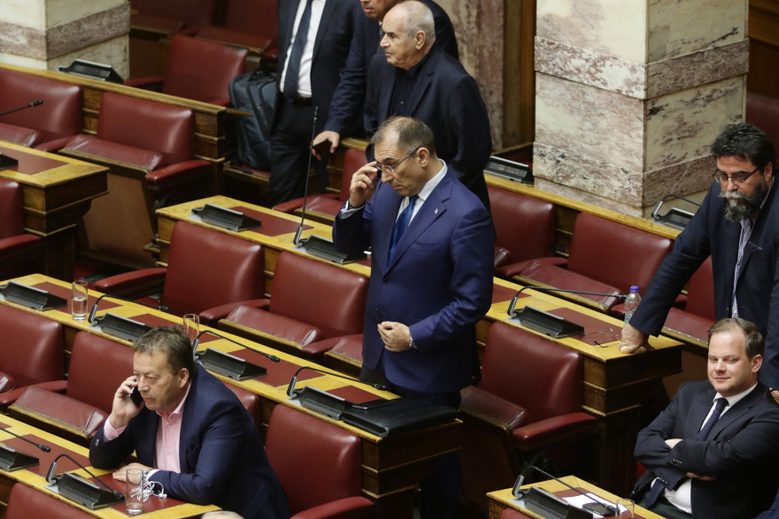 Καταψήφισε την κυβέρνηση ο βουλευτής Δημήτρης Καμμένος - Διεγράφη από τους ΑΝΕΛ