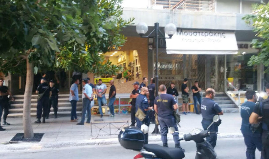 Αποδοκίμασαν την Κουντουρά και στελέχη των ΑΝΕΛ στα Χανιά