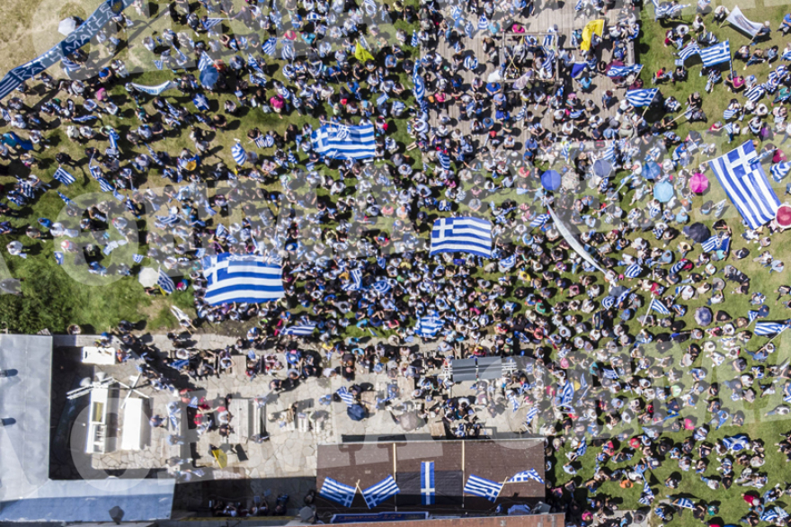 Το παρασκήνιο των Πρεσπών: Οσα δεν έδειξαν οι κάμερες