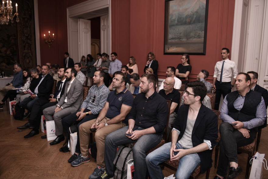 «Ραντεβού στη Γαλλία»: Το περιοδικό που μιλάει ελληνικά και μας γνωρίζει τα γαλλικά τοπία