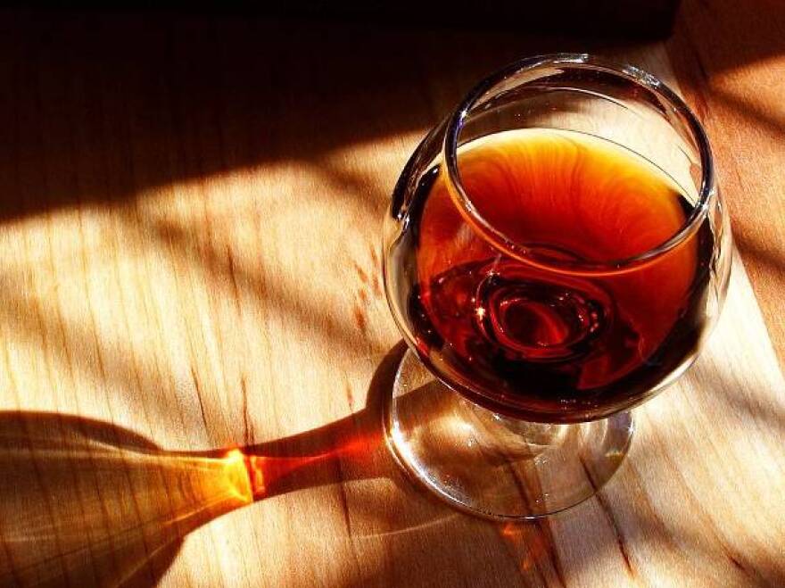 Τα αλκοτέστ έκοψαν 12% τα ποτά στους ξενύχτηδες, έπεσε 10% η κατανάλωση ουίσκι και πίνουν μπίρες χωρίς αλκοόλ
