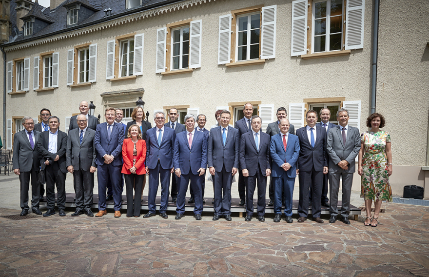 Σε εξέλιξη το Eurogroup: Τι προβλέπει ο «ζουρλομανδύας» που κλειδώνει για την Ελλάδα 