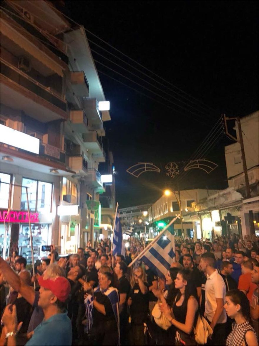 Φρούριο το Μαξίμου: «Αμπαρωμένη» η κυβέρνηση μετά το ντόμινο αποδοκιμασιών σε όλη τη χώρα