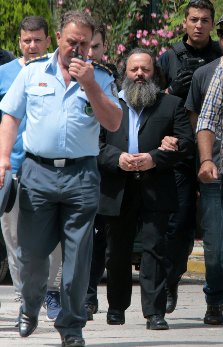 Φυγάδευσαν τον γενειοφόρο Σώρρα από τα δικαστήρια