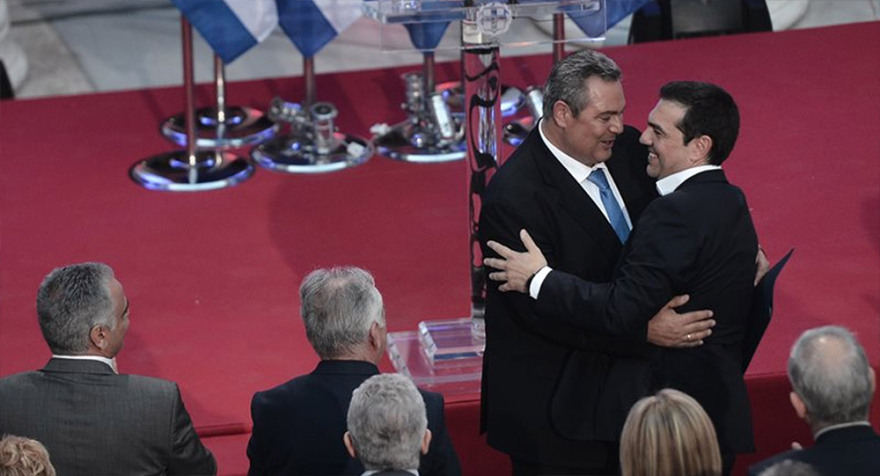 Τσίπρας και Καμμένος αγκαλιά ξανά