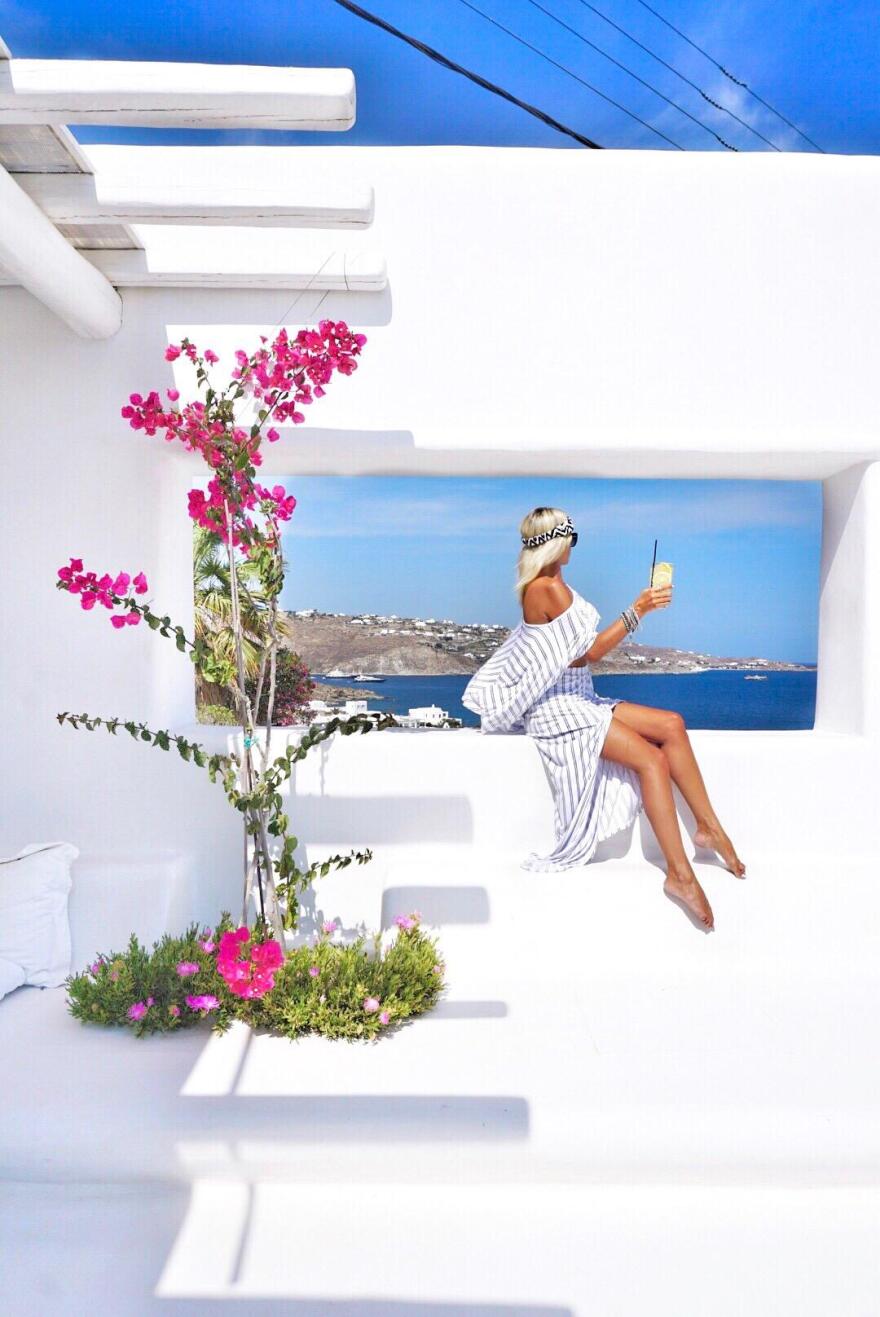 Οι πιο διάσημοι travel bloggers λατρεύουν Μύκονο και Σαντορίνη