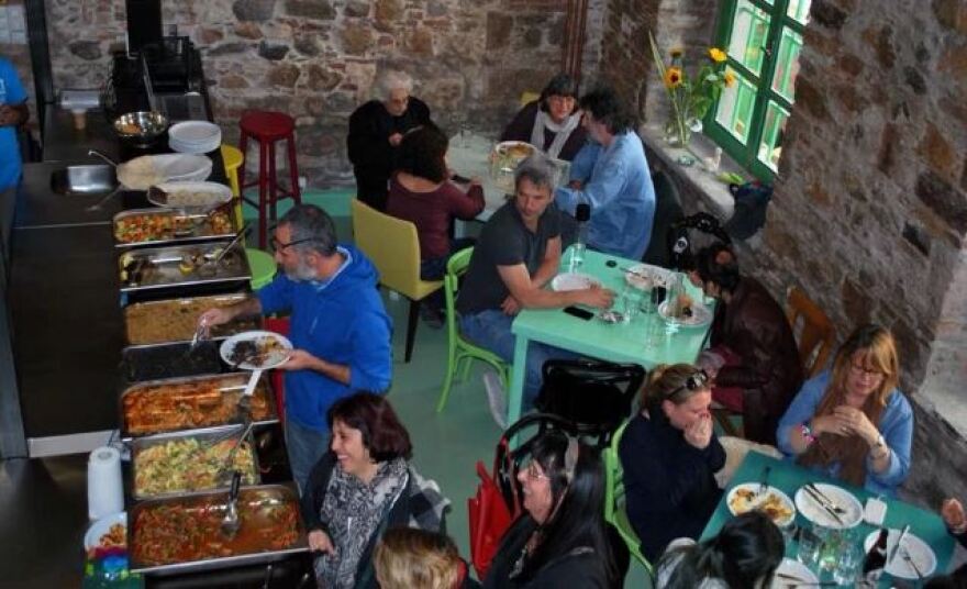  «Nan»: Το εστιατόριο της Μυτιλήνης που εργάζονται πρόσφυγες