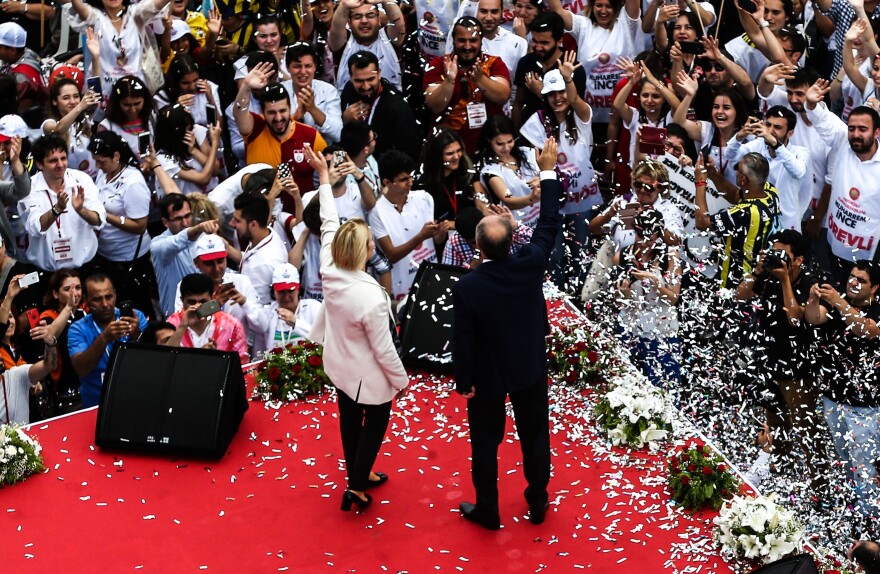 Εκλογές στην Τουρκία: Με «μάχη» συγκεντρώσεων στην Κωνσταντινούπολη η τελική ευθεία για Ερντογάν-Ιντσέ