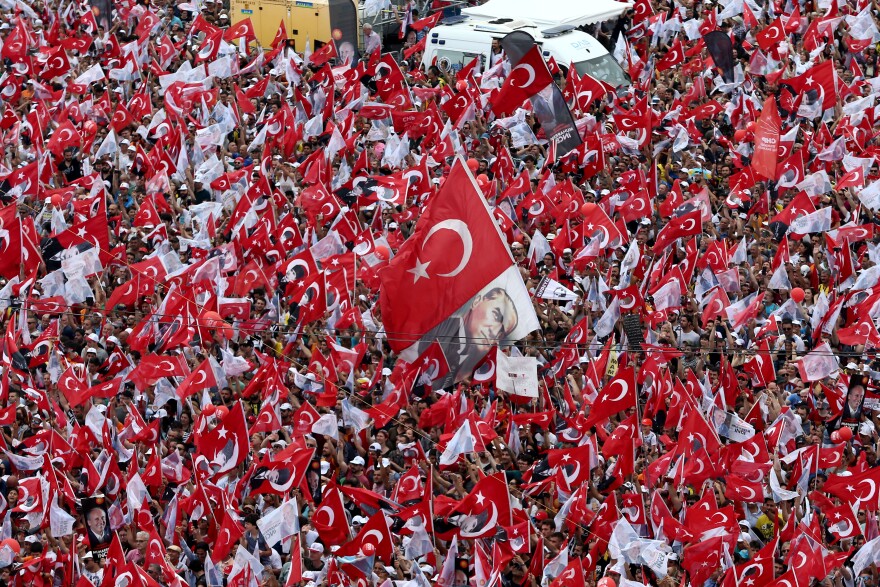 Εκλογές στην Τουρκία: Με «μάχη» συγκεντρώσεων στην Κωνσταντινούπολη η τελική ευθεία για Ερντογάν-Ιντσέ