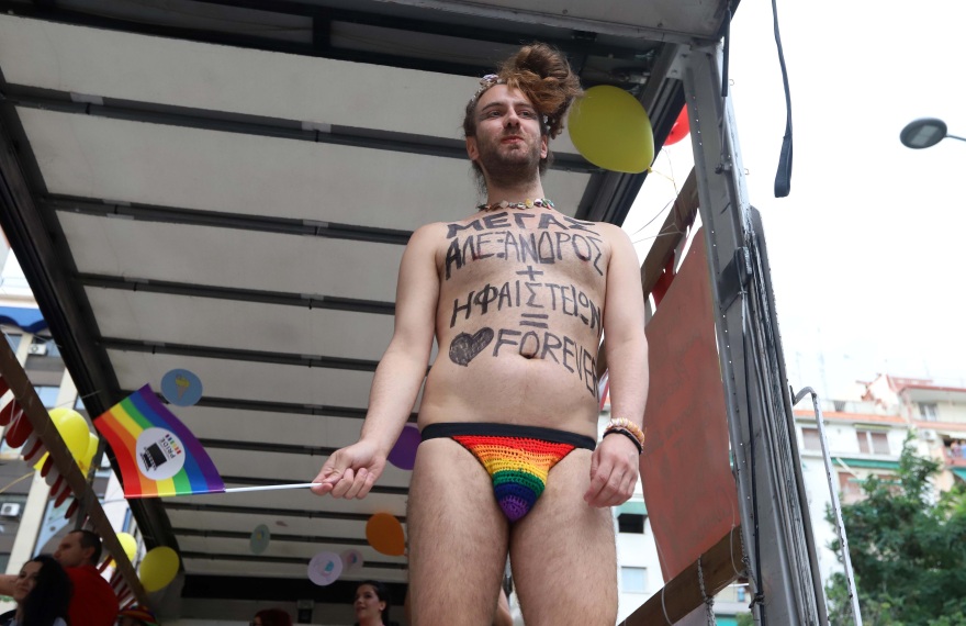 Φωτογραφίες: Χρώμα, χορός και... απρόοπτα στο 7ο Thessaloniki Pride