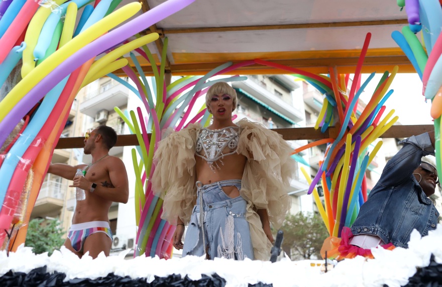 Φωτογραφίες: Χρώμα, χορός και... απρόοπτα στο 7ο Thessaloniki Pride