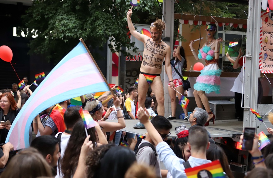 Φωτογραφίες: Χρώμα, χορός και... απρόοπτα στο 7ο Thessaloniki Pride