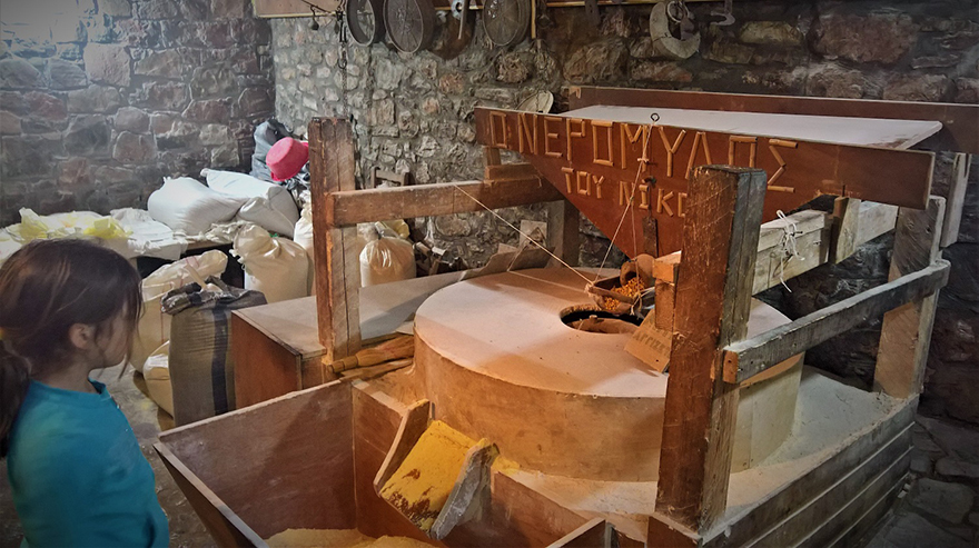 Στο εκκλησάκι με τα 17 πλατάνια