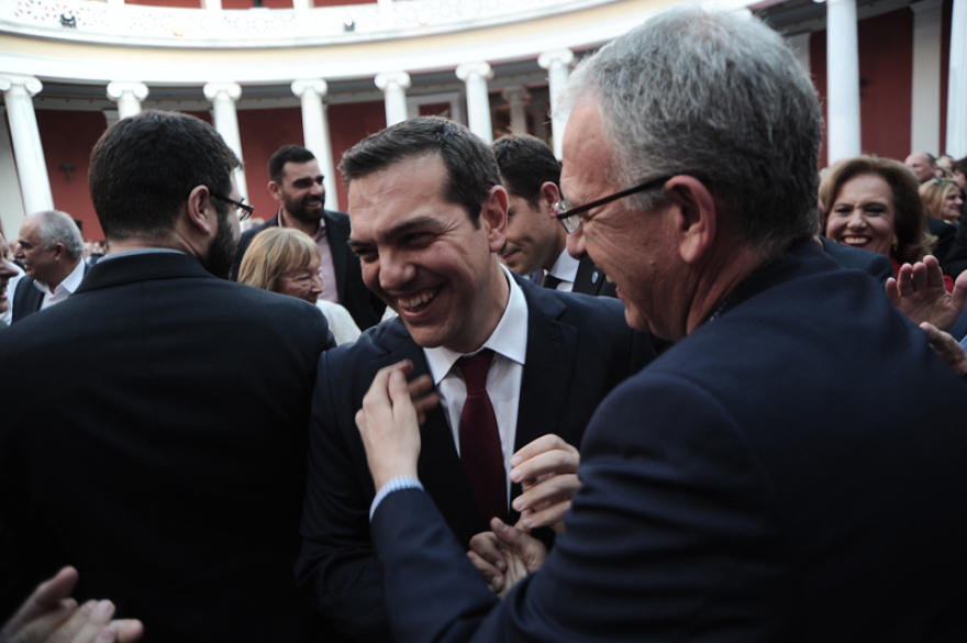  Γιατί δεν πήγε ο Τσακαλώτος στη φιέστα με τη γραβάτα