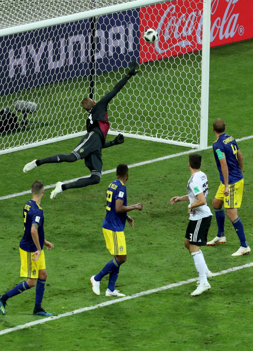 Γερμανία-Σουηδία 2-1: Και στο τέλος κερδίζουν οι Γερμανοί... ακόμα και με δέκα παίκτες!