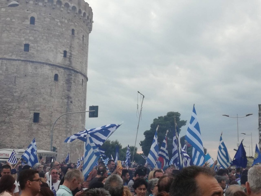 Βίντεο: Ένταση, συνθήματα και κρεμάλες στο συλλαλητήριο της Θεσσαλονίκης για τη Μακεδονία 