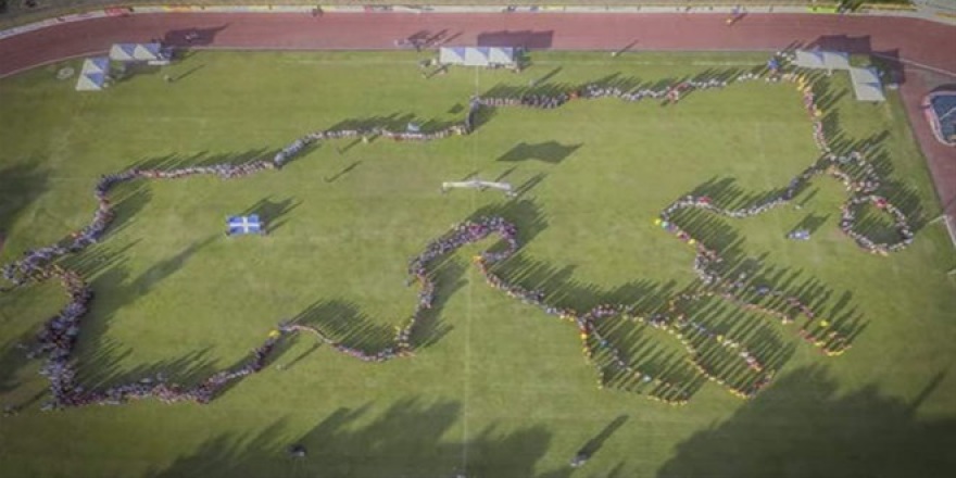 Φωτογραφίες: Χορευτές στην Πέλλα σχημάτισαν με τα σώματά τους τη Μακεδονία