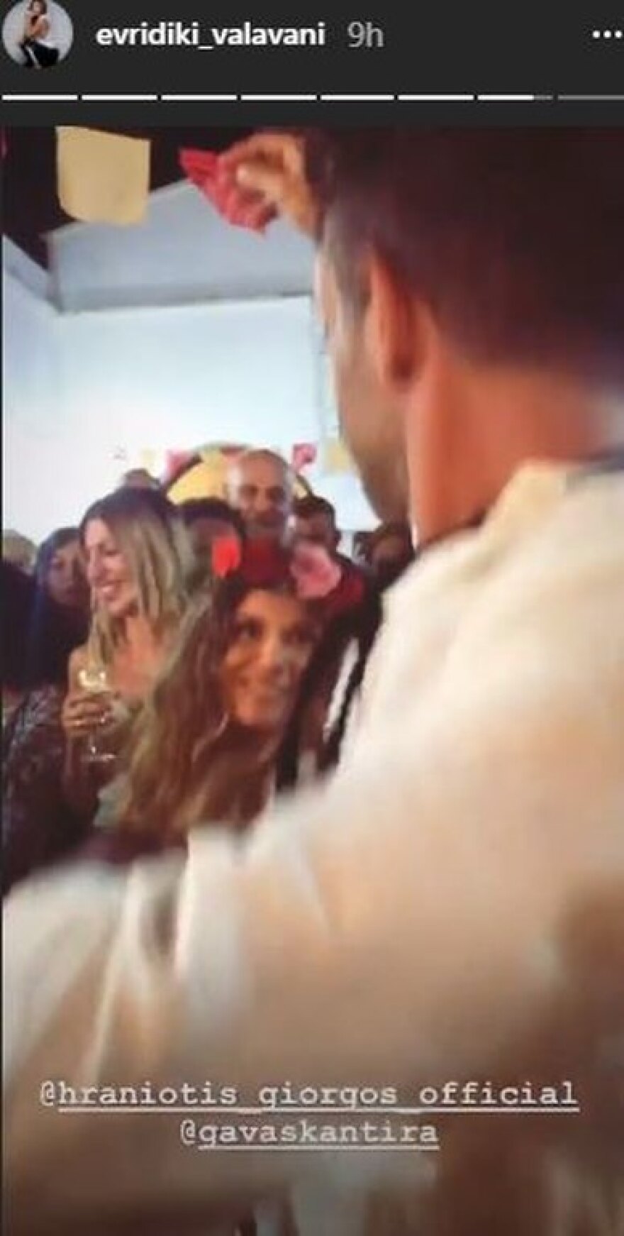 Αλά Survivor ο γάμος του Χρανιώτη στην Τήνο: Τη νύφη την παρέδωσε ο Ντάνος