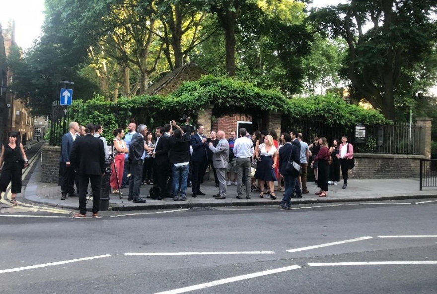 Λονδίνο: Φραστική επίθεση στον Τσίπρα - «Προδότη, πούλησες τη Μακεδονία» 