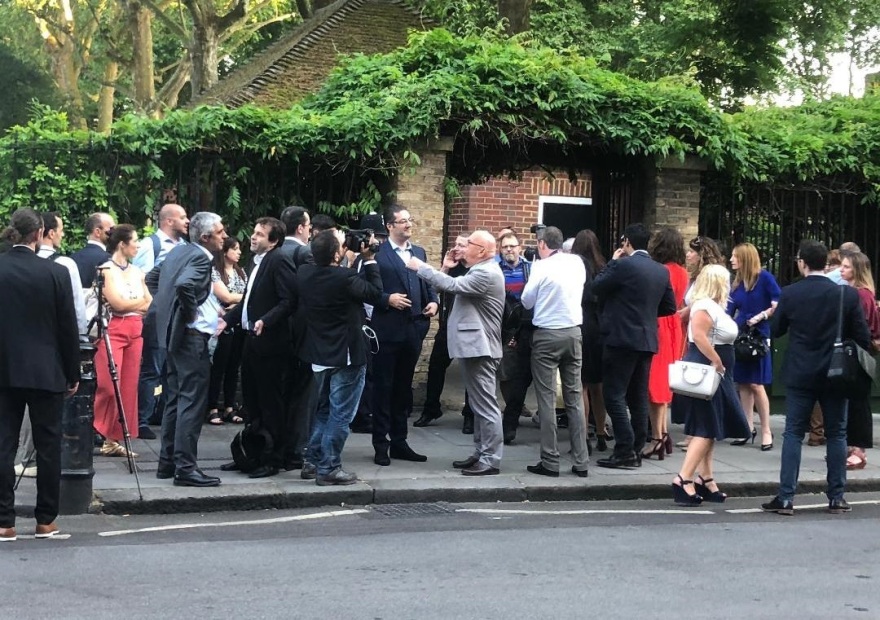 Λονδίνο: Φραστική επίθεση στον Τσίπρα - «Προδότη, πούλησες τη Μακεδονία» 