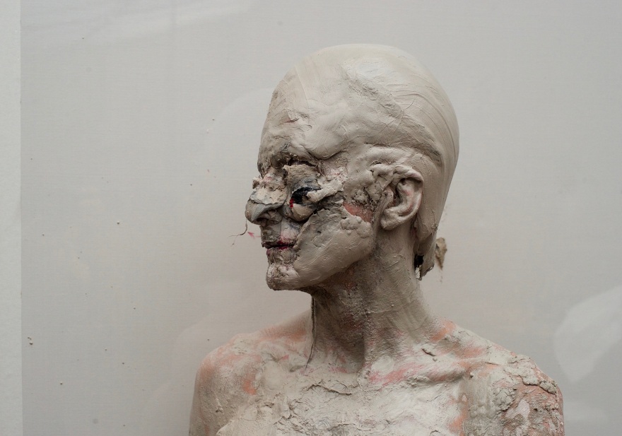 Olivier de Sagazan: Η «Παραμόρφωση» σε κάνει να ενδοσκοπήσεις βαθιά μέσα σου