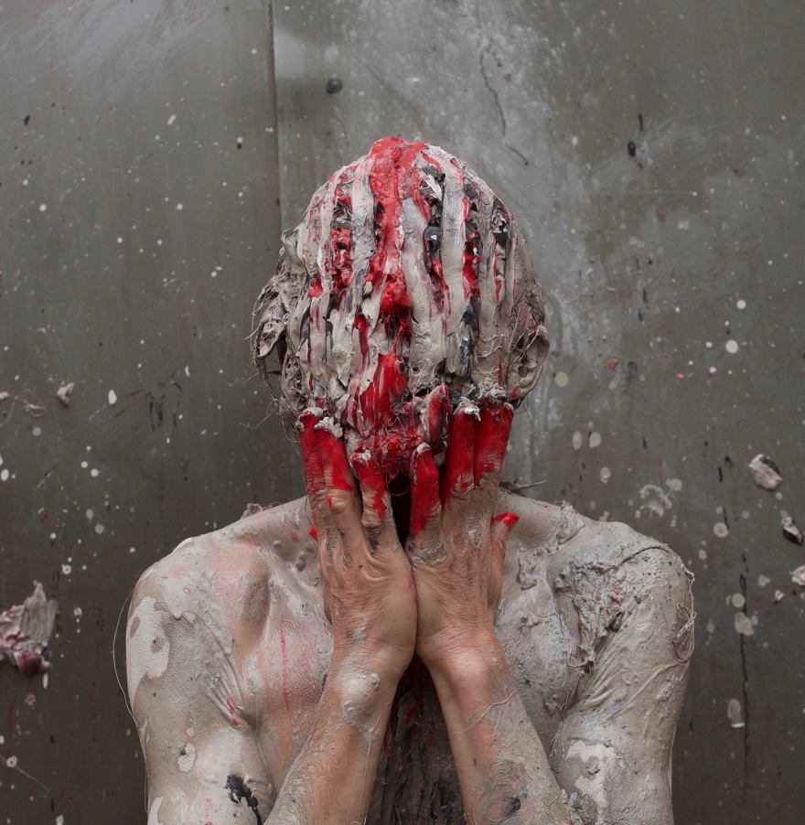 Olivier de Sagazan: Η «Παραμόρφωση» σε κάνει να ενδοσκοπήσεις βαθιά μέσα σου