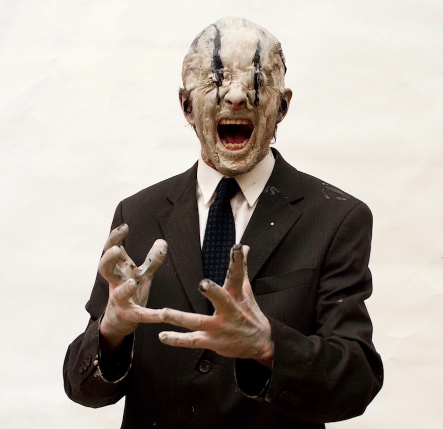 Olivier de Sagazan: Η «Παραμόρφωση» σε κάνει να ενδοσκοπήσεις βαθιά μέσα σου