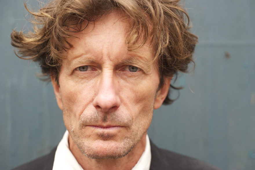 Olivier de Sagazan: Η «Παραμόρφωση» σε κάνει να ενδοσκοπήσεις βαθιά μέσα σου