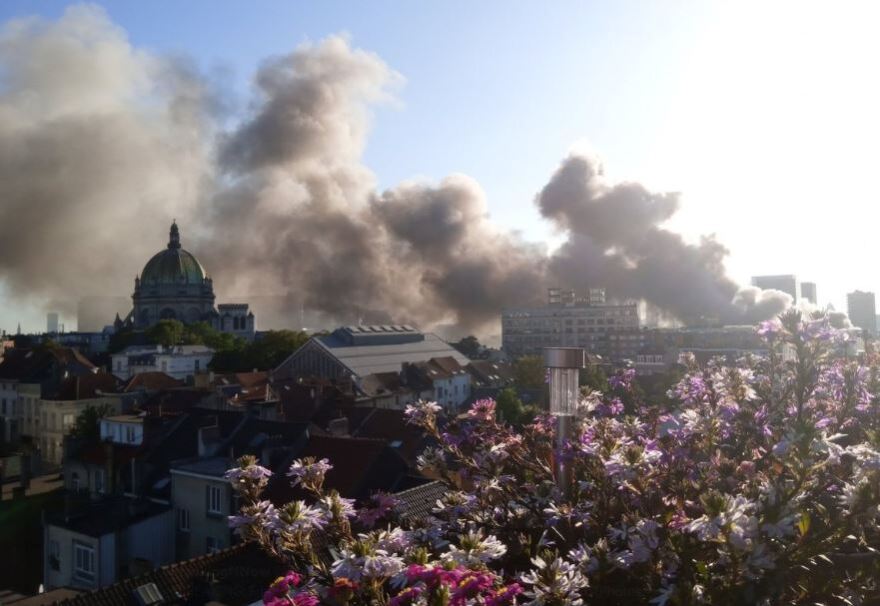 Βρυξέλλες: Μεγάλη πυρκαγιά σε αποθήκη κοντά στην έδρα της Κομισιόν