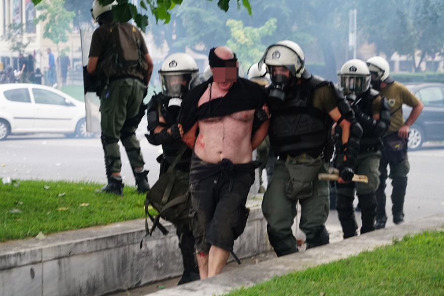 Θεσσαλονίκη: Πεδίο μάχης μέχρι αργά η πόλη για εκδήλωση του ΣΥΡΙΖΑ για το Μακεδονικό - Συγκρούσεις με τα ΜΑΤ και χημικά