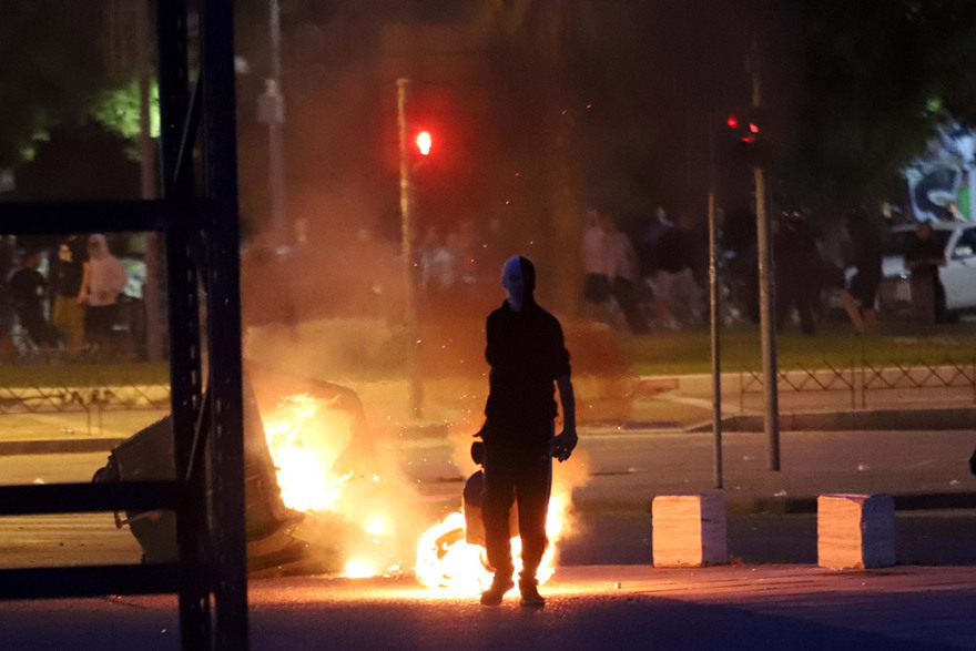 Θεσσαλονίκη: Πεδίο μάχης μέχρι αργά η πόλη για εκδήλωση του ΣΥΡΙΖΑ για το Μακεδονικό - Συγκρούσεις με τα ΜΑΤ και χημικά