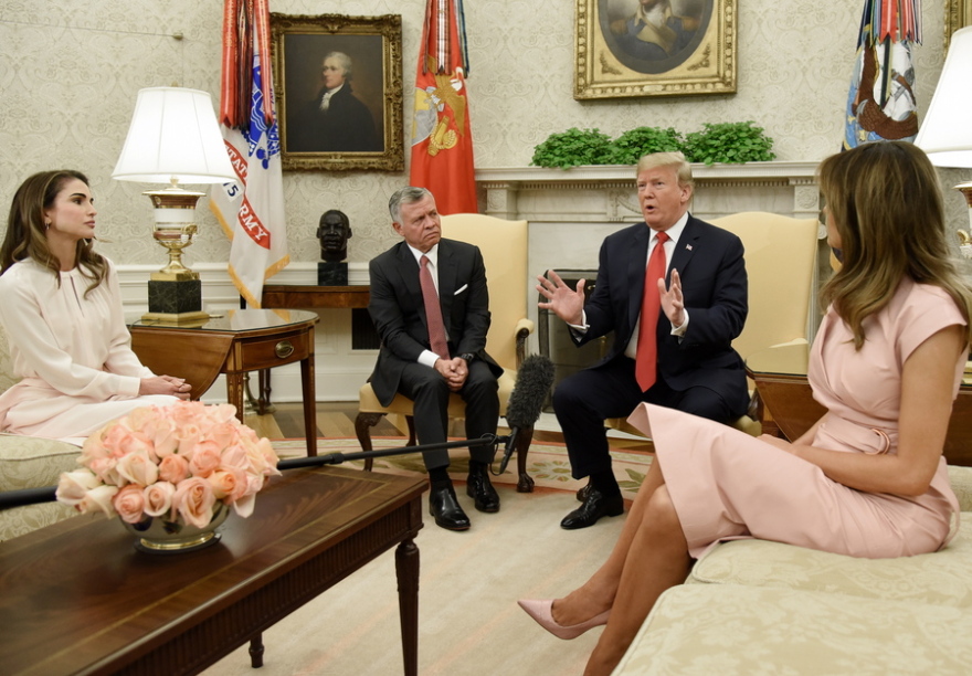 Μελάνια Τραμπ - Βασίλισσα Ράνια: Ρεσιτάλ γοητείας και λάμψης στον Λευκό Οίκο