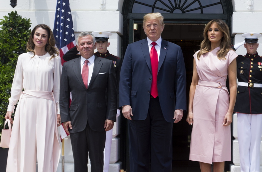 Μελάνια Τραμπ - Βασίλισσα Ράνια: Ρεσιτάλ γοητείας και λάμψης στον Λευκό Οίκο