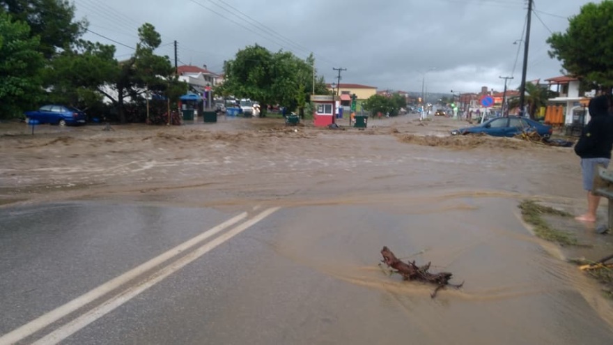 Άνοιξαν οι ουρανοί στη Χαλκιδική - Βούλιαξε η Νικήτη