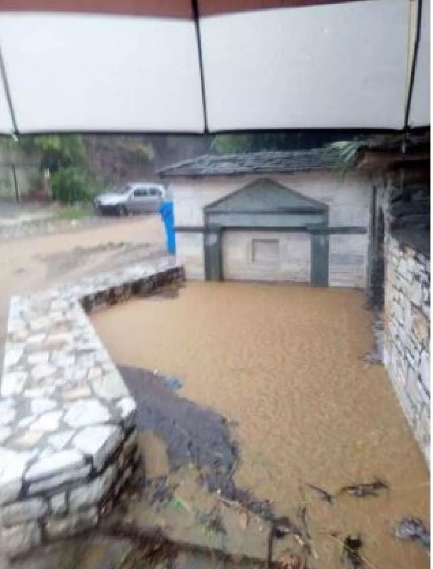 «Άνοιξαν οι ουρανοί» στη Μαγνησία - Δείτε πού θα «χτυπήσει» τις επόμενες ώρες η κακοκαιρία