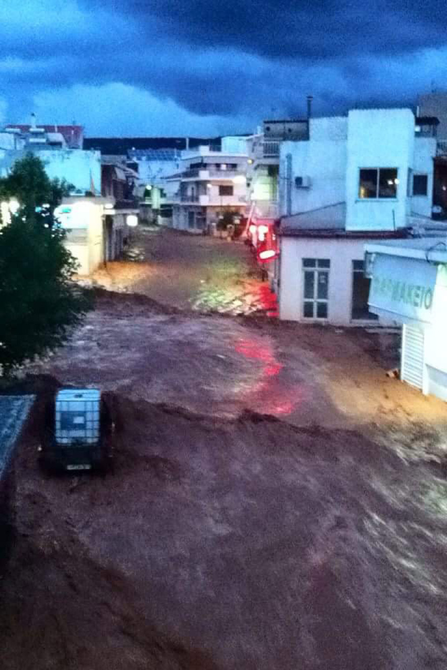 Σε απόγνωση οι κάτοικοι της Μάνδρας - Τα βίντεο της καταστροφής  