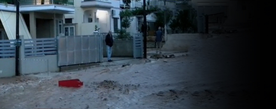 Σε απόγνωση οι κάτοικοι της Μάνδρας - Τα βίντεο της καταστροφής  