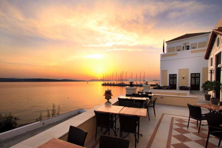  Η Vinoterra Resto & Cava σαλπάρει για Σπέτσες