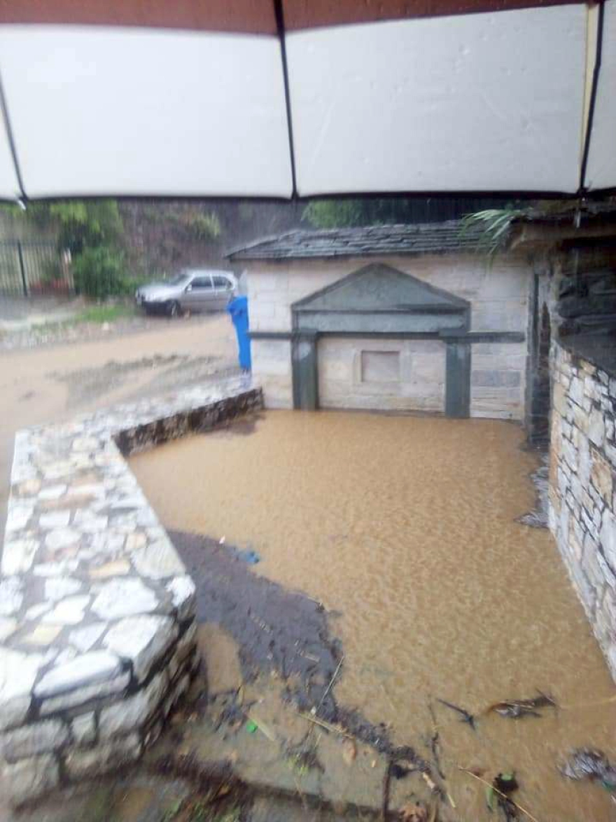 Άνοιξαν οι ουρανοί στη Χαλκιδική - Βούλιαξε η Νικήτη